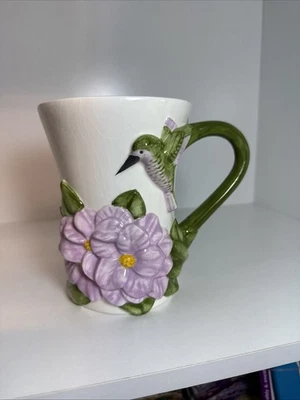 Adorable jarrón colibrí con asa  Foto 1 de 4