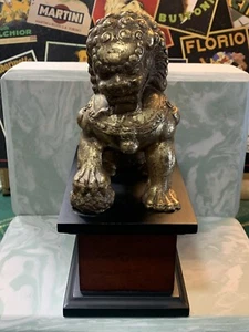 VINTAGE 1999 FOO DOG CHINESE LION STATUE GOLD TONE BRONZE METAL WOOD BASE VG - Picture 1 of 16