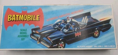 Batman 2010 Polar Lights 1:32-scale TV Batmobile Model Kit No. POL821 - Image 1 of 4