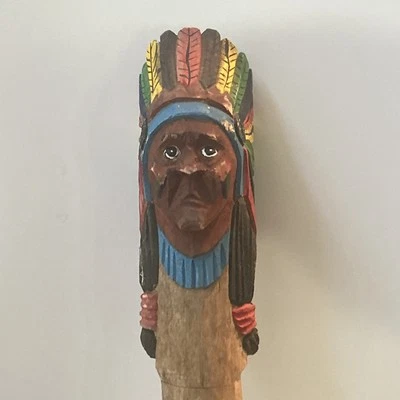 Bastón de senderismo tallado en madera con cabeza de jefe nativo americano Foto 1 de 4