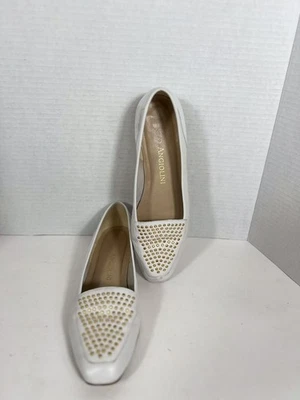 Mocasines sin cordones Enzo Angiolini de cuero blanco roto con tachuelas para mujer 7,5 Foto 1 de 4
