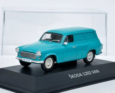 DE AGOSTINI Skoda 1202 VAN (1969) türkis + Plexiglasbox DeA 1:43