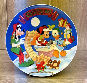 1990 Disney Groiler Christmas Plate ~Checking it Twice"~Mickey Donald  Goofy - Picture 1 of 6