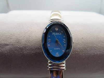 Elegante relógio feminino estúdio mostrador oval azul punho articulado funciona nova bateria - Imagem 1 de 4