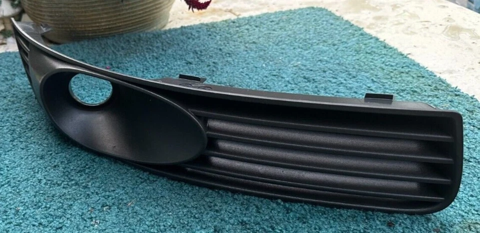 2005-2010 Chevy Cobalt or Pontiac G5 RT Front Lower Grille Fog Light Lamp Bezel — 第 1/3 张图片