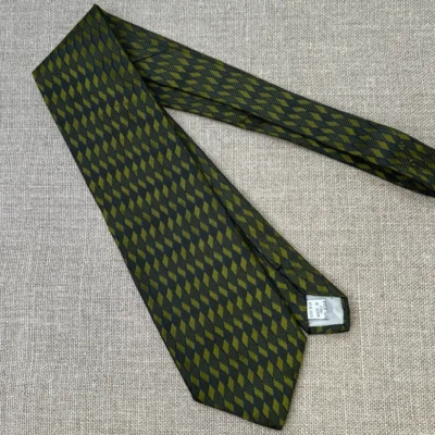 Gravata Alfani masculina tecido de seda geométrica 55x3,75 feita na Itália verde núcleo de festa Ex - Imagem 1 de 4
