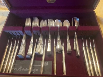 4 piece set reed & Barton classic rose silverware - Image 1 of 4
