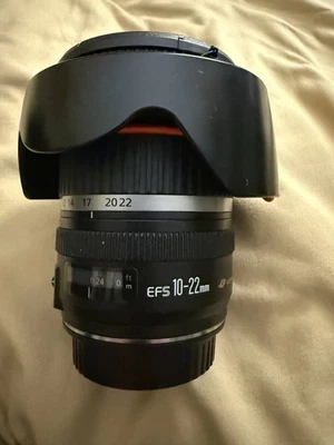 Lente zoom ultra gran angular Canon EF-S 10-22 mm F3,5-4,5 USM APS-C Foto 1 de 4