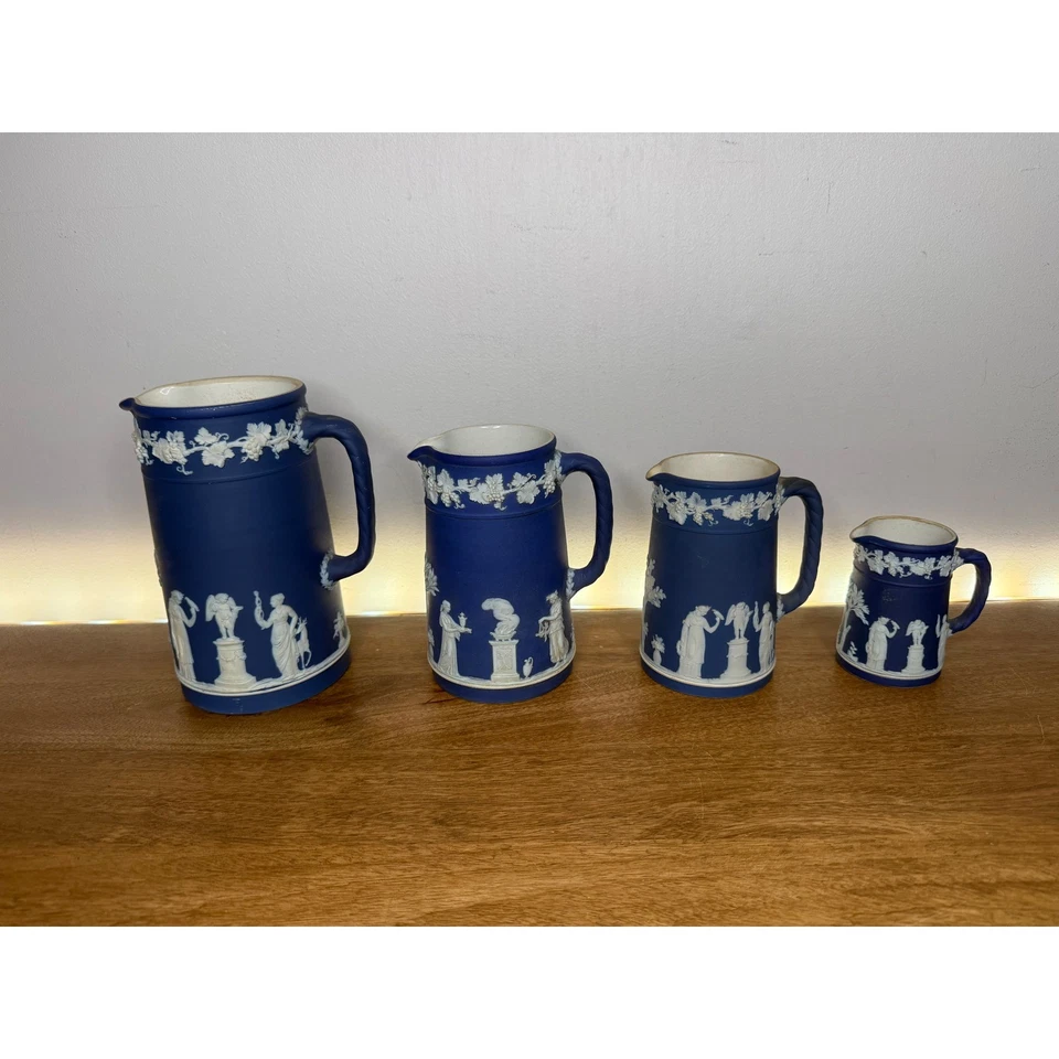 Juego de 4 figuras clásicas Wedgwood Jasperware azul blanco Foto 1 de 4