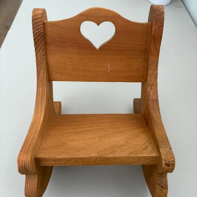 Mecedora de madera de colección estante soporte de exhibición corazón recorte decoración de granja primitiva Foto 1 de 4