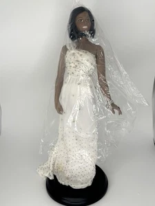 The Danbury Mint “The Michelle Obama Inaugural Ball” Porcelain Doll in Box NEW - Foto 1 di 15