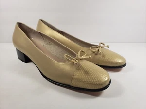 Salvatore Ferragamo Balade Platino hellgoldene Leder-Pumps – Größe 7 AA - Bild 1 von 12