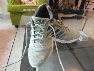 Zapatillas Fila talla eu 39 ,us 8 color celeste en perfecto estado !! - Imagen 1 de 4