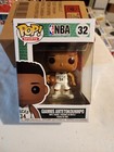 Funko Pop! Giannis Antetokounmpo - 32 - Milwaukee Bucks - NBA - Vaulted Vinyl