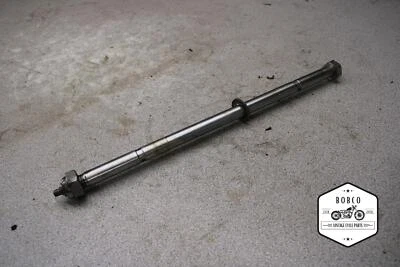1972 Honda CB500 REAR BACK SWINGARM BOLT SUSPENSION PIVOT AXLE E11-8652.LO Foto 1 de 4