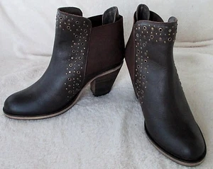 Women's J. Renee " Ruso" Brown Leather 3" Heel Booties Sz 37 / USA 5.5 M - Picture 1 of 7