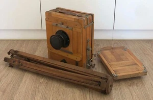 Fotocamera pieghevole in legno vintage sovietica FF 13x18 cm con obiettivo I-51 4,5/210 e treppiede - Foto 1 di 9