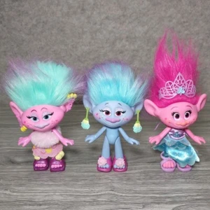 Dreamworks Trolls Poppy & Twins Celebration Pack bambole sciolte con alcuni accessori - Foto 1 di 7