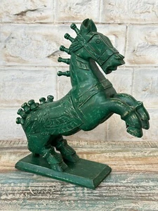 Galoppierendes Pferd Statue - grün - Bild 1 von 4