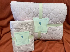 Pottery Barn Kids Stitched Reversible Quilt&Standard sham Pink scallop shell - Picture 1 of 2