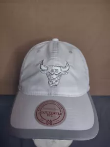 Mitchell & Ness NBA Chicago Bulls weiß/silber Strapback Mütze Kappe NEU MIT ETIKETT!! - Bild 1 von 10