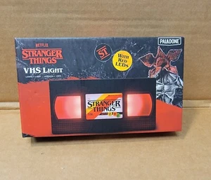 Stranger Things Luz VHS Paladone Rojo LED Nuevo - Imagen 1 de 2