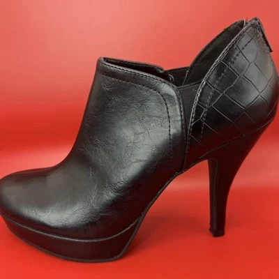 Botines para mujer UNLISTED by Kenneth Cole negros "File Together" 7,5 Foto 1 de 4