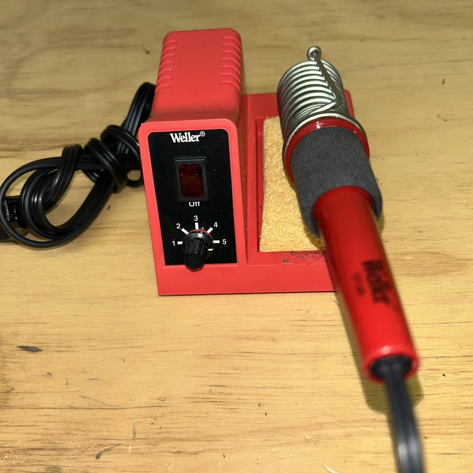 WELLER MODEL WLC100 SOLDERING STATION W/ SPG40 IRON (LSM169) - Image 1 of 4