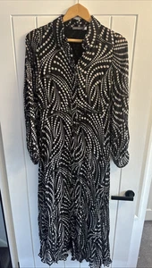 Neuwertiges langes gefüttertes Kleid mit Knitterknöpfen aus Samt Größe 8 schwarz-weiß - Bild 1 von 8