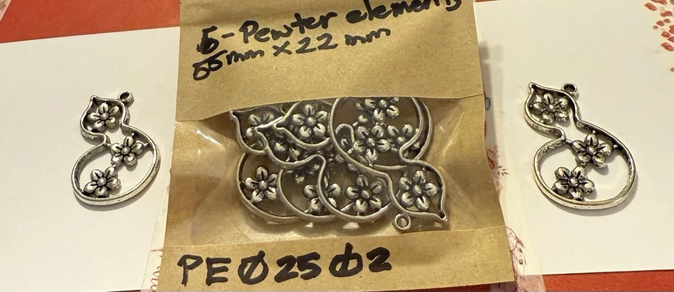 5 Pewter Components; Each 55x22mm With 3 Flowers In Squash Shape; Closed Loop. - Image 1 of 2