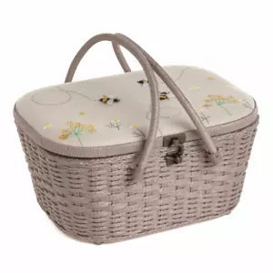 Hobby Gift Sewing Box: Wicker Basket: Appliqu�: Linen Bee - Picture 1 of 1