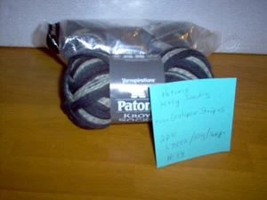 Estate find: 2 skeins Patons, black/gray yarn #13 a - Picture 1 of 1