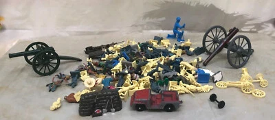 Vintage Plastic Military Lot with A Military Jeep And More - Image 1 of 4