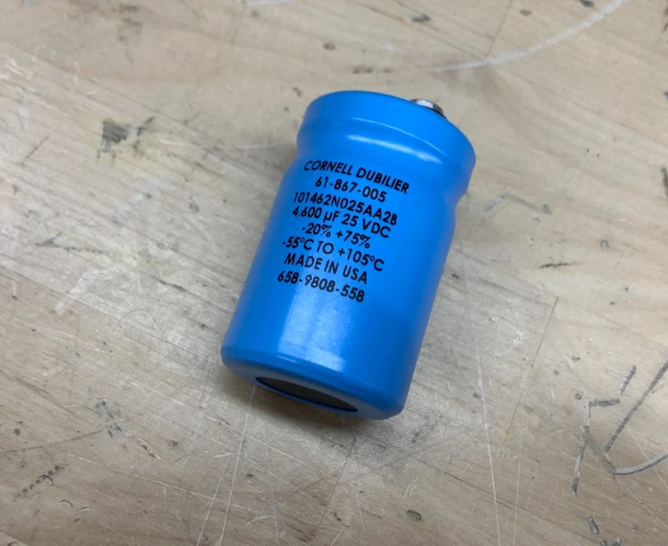 Condensadores electrolíticos de aluminio Cornell Dubilier CDE 101462N025AA2B 4600uF 25v Foto 1 de 2