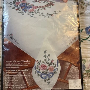 Bucilla Rosenkranz Tischdecke gestempelt Kreuzstich Kit 60x104" 1996 USA - Bild 1 von 8