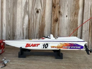 Traxxas Blast RC Boat w/ Battery, Charger and Remote - Picture 1 of 18