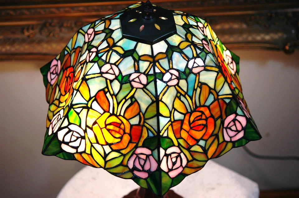 16"W Roses Flowers Stained Glass Handcrafted Table Desk Lamp, Zinc Base! - Image 1 of 1