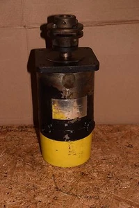 Fanuc  DC Servo Motor 011, (2000M) M-321135  83.9 1500 RPM 12A  - Picture 1 of 7