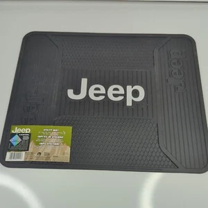 Jeep Black Utility Mat 17"x14" Black Rear Seat Grooved NEW officially licensed  - Bild 1 von 5