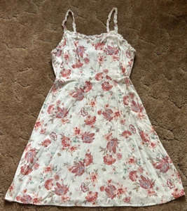Mini Vestido SO Skater Fit & Flare Pequeño Volantes Correas Blanco Coral Rosa Floral - Imagen 1 de 6