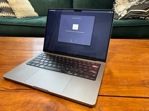 GENTLY USED! 14" Apple MacBook M1 Pro 10-Core 4TB SSD 16GB RAM 2021 - Afbeelding 1 van 11