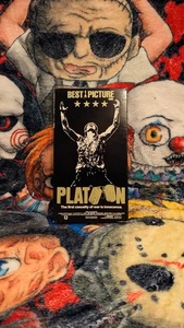 Platoon VHS Video ~ 1986 ~ Charlie Sheen and Director Oliver Stone - Picture 1 of 3