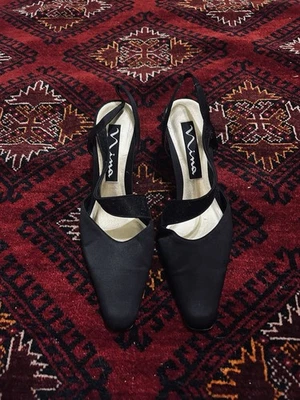 Tacones de gatito vintage Nina de charol satinado con tiras negros 8,5 M para mujer Foto 1 de 4