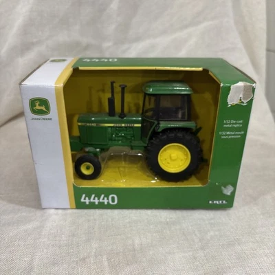 Tractor agrícola John Deere modelo 4440 1/32 Ertl marca modelo plástico nuevo en caja Foto 1 de 4