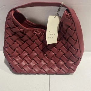 Un Nuevo Día Mini Slouchy Borgoña Rojo Bolso de Mano Cesta Tejido Patrón NUEVO CON Etiqueta 10x7 - Imagen 1 de 3