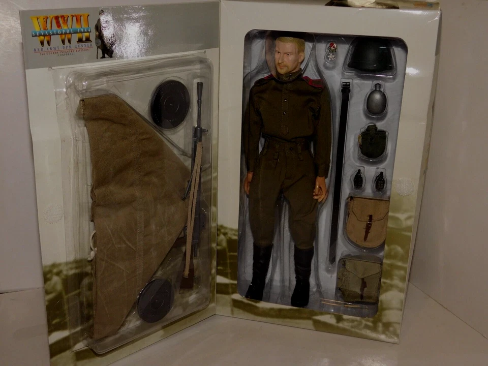 SERGEI IVANOVICH KOZLOV  WW2 RED ARMY DPM GUNNER DRAGON ACTION FIGURE 70420 1:6 - Image 1 of 3