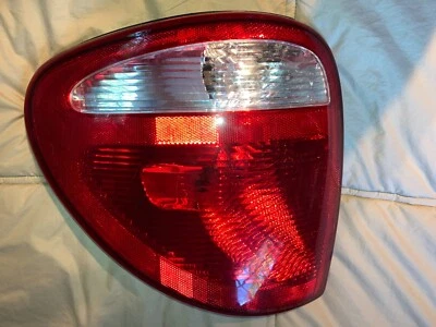 TYC 11-6028B 尾灯左球杆 2004 - 2007 克莱斯勒 TOWN 国家新品 — 第 1/2 张图片