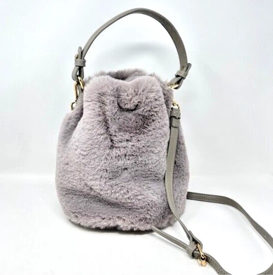 Bolso bandolera pequeño gris con cordón Street Level de piel sintética de felpa Foto 1 de 4