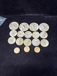 14  Vintage Winsor House Wooden Dollar & Nickles With 3 Niagara Nickles - Picture 1 of 3