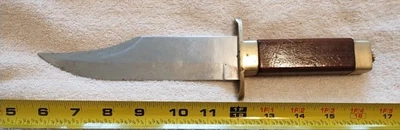 Cuchillo Bowie vintage, 11,5" de largo, mango de roble y latón, funda de cuero Foto 1 de 4